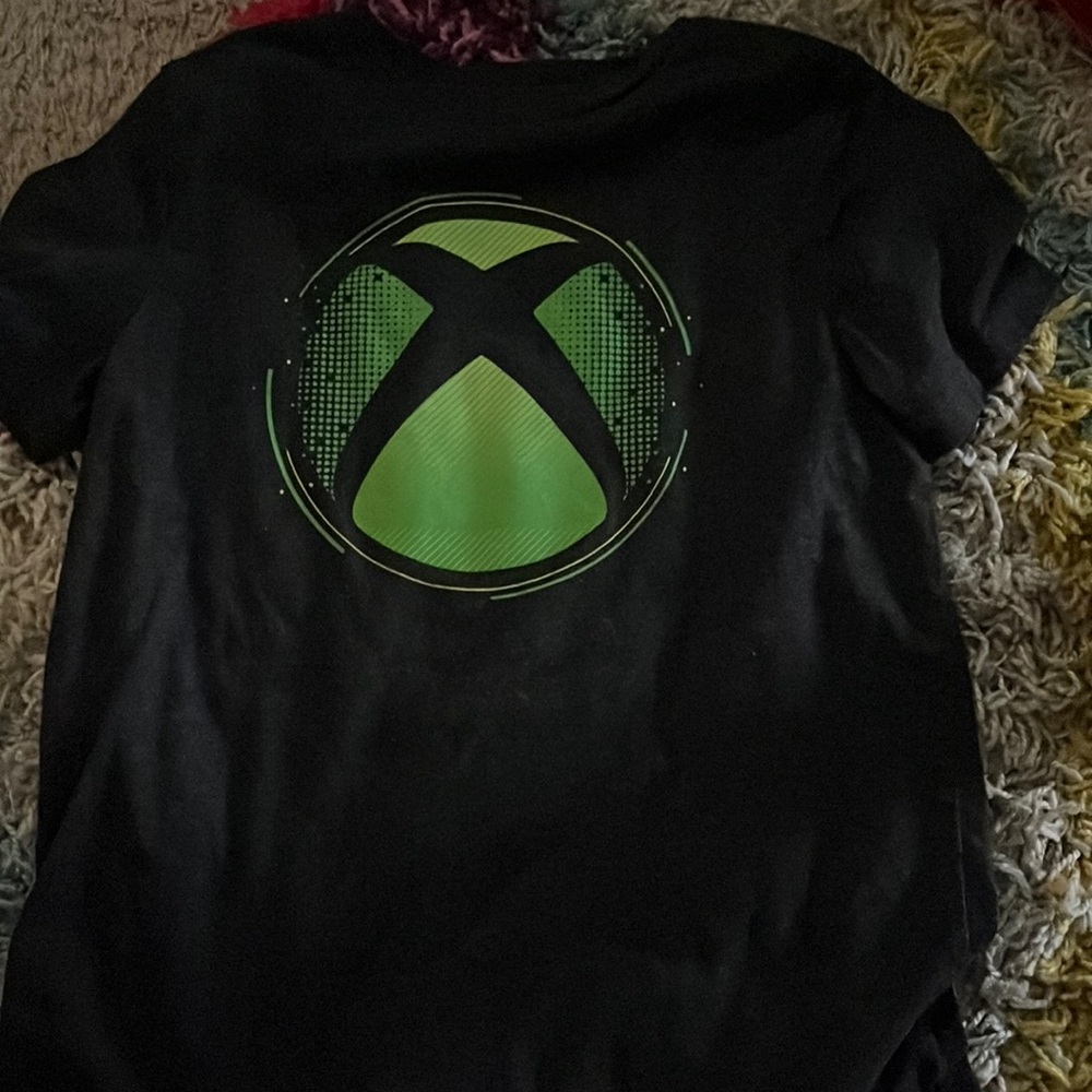Xbox BOYS MEDUIM gently worn